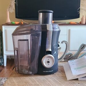 Hamilton Beach Black and Smoke Centrifugal Juice Extractor